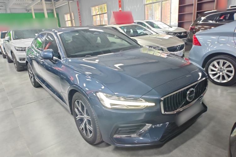 Used Volvo S60 2024 B4 Zhiyi Luxury Edition Front Right 45 Deg