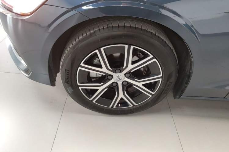 Used Volvo S60 2024 B4 Zhiyi Luxury Edition Left Front Wheel Hub
