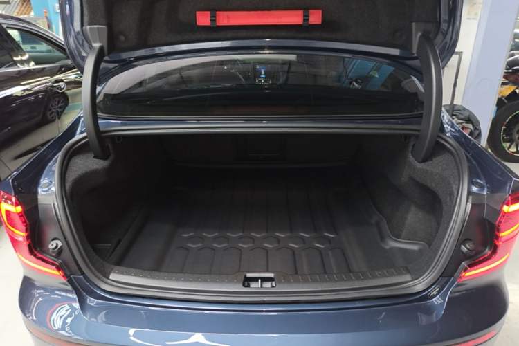 Used Volvo S60 2024 B4 Zhiyi Luxury Edition Trunk