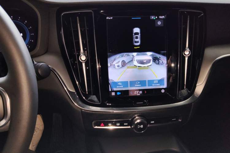 Used Volvo S60 2024 B4 Zhiyi Luxury Edition Audio And AC Panel