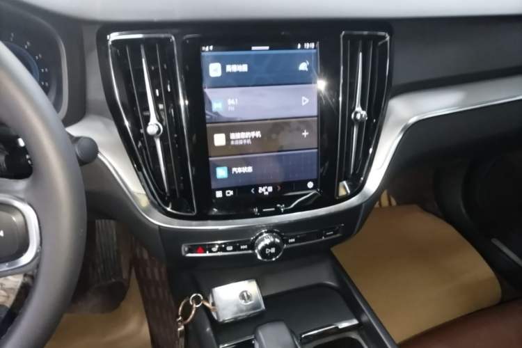 Used Volvo S60 2024 B4 Zhiyi Luxury Edition Audio And AC Panel