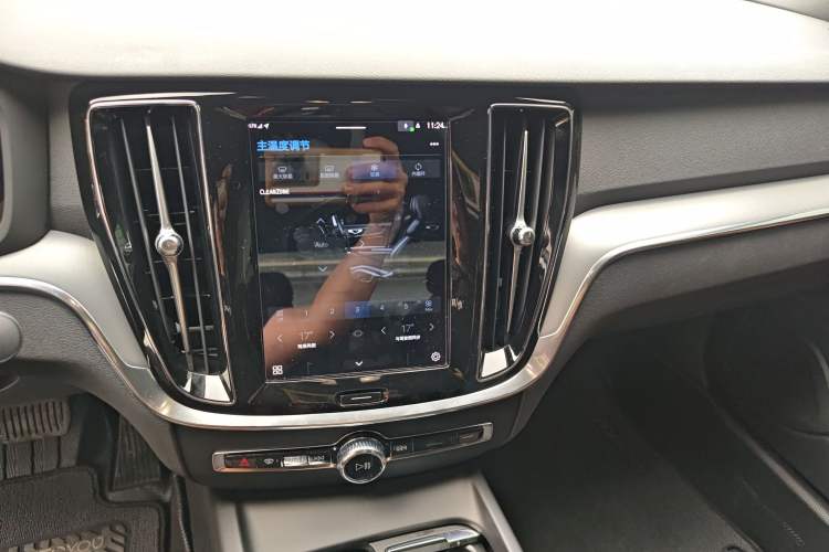 Used Volvo S60 2024 B4 Zhiyi Luxury Edition Audio And AC Panel