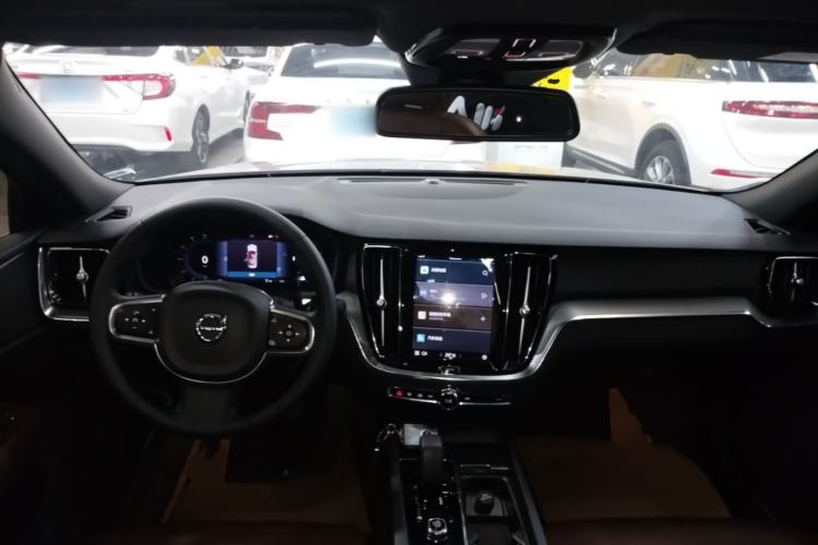 Used Volvo S60 2024 B4 Zhiyi Luxury Edition Center Console