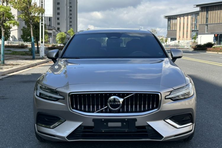 Used Volvo S60 2024 B4 Zhiyi Luxury Edition Exterior 2