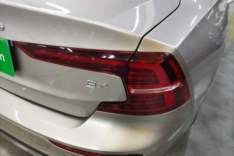 Used Volvo S60 2024 B4 Zhiyi Luxury Edition Exterior 3