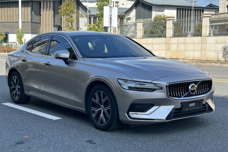 Used Volvo S60 2024 B4 Zhiyi Luxury Edition Exterior 4