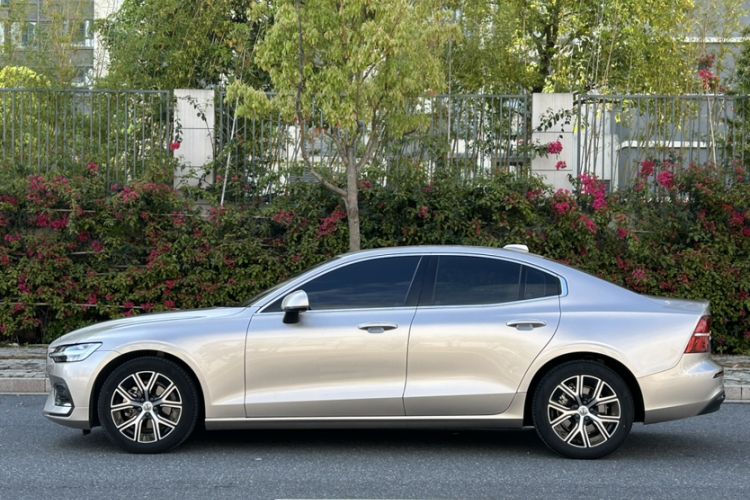 Used Volvo S60 2024 B4 Zhiyi Luxury Edition Exterior 5