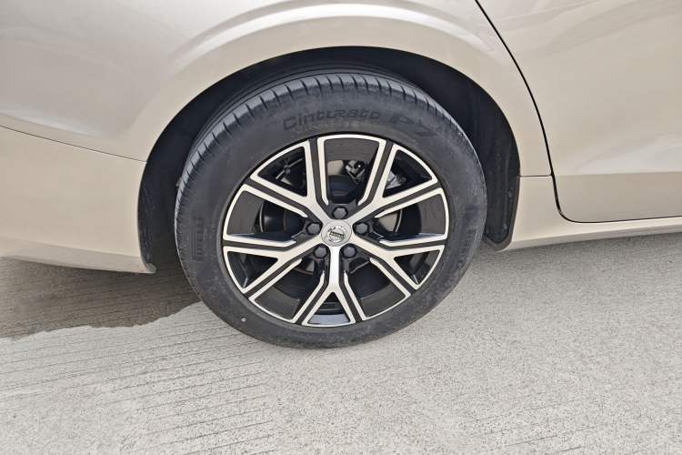 Used Volvo S60 2024 B4 Zhiyi Luxury Edition Exterior 5