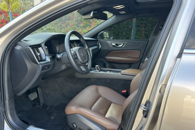 Used Volvo S60 2024 B4 Zhiyi Luxury Edition Interior 4