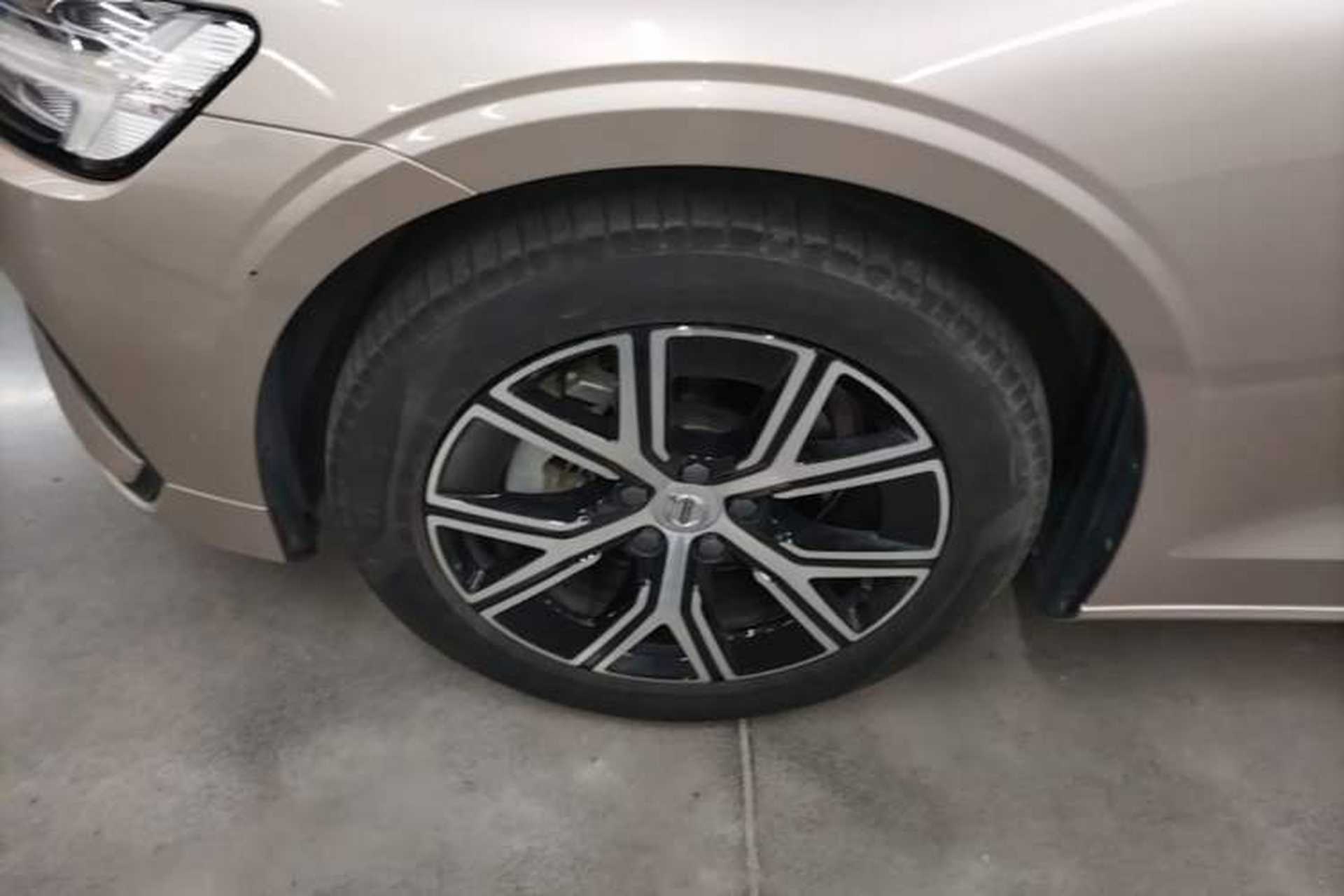 Used Volvo S60 2024 B4 Zhiyi Luxury Edition Left Front Wheel Hub