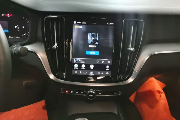 Used Volvo S60 2024 B4 Zhiyi Luxury Edition Audio And AC Panel