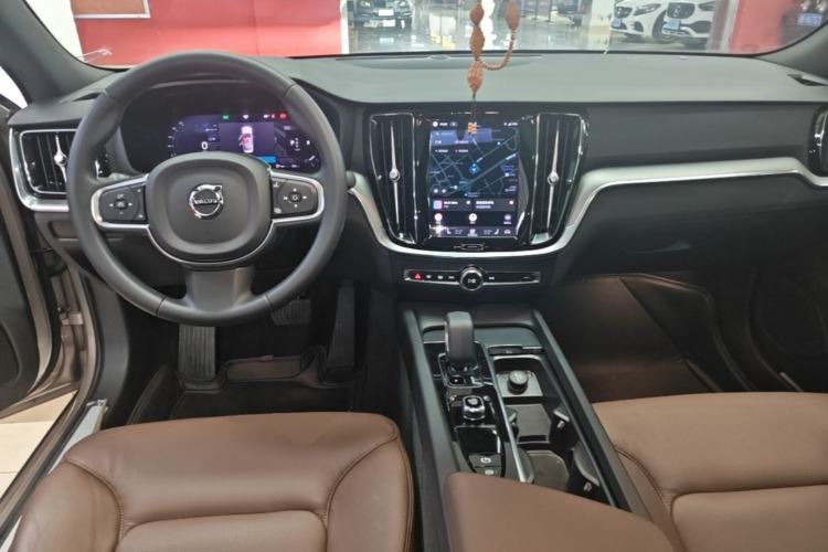 Used Volvo S60 2024 B4 Zhiyi Luxury Edition Center Console
