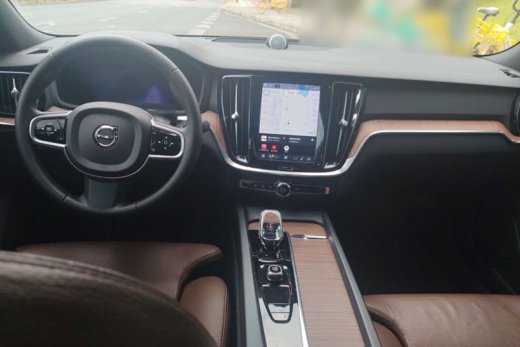 Used Volvo S60 2024 B4 Zhiyuan Luxury Edition Center Console