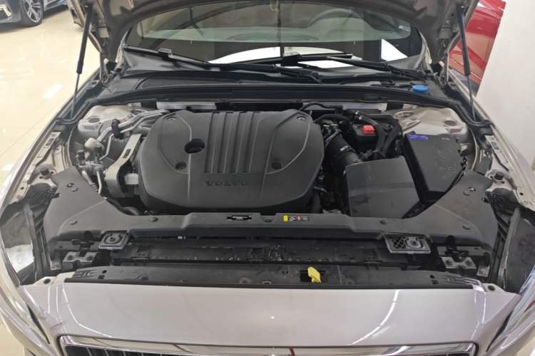 Used Volvo S60 2024 B4 Zhiyi Luxury Edition Engine Bay