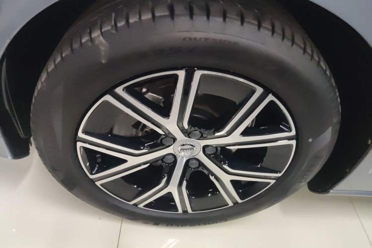 Used Volvo S60 2024 B4 Zhiyi Luxury Edition Exterior 4