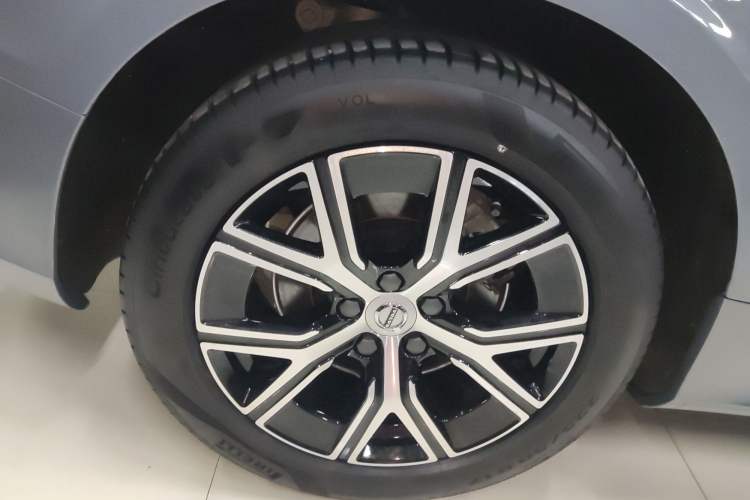 Used Volvo S60 2024 B4 Zhiyi Luxury Edition Exterior 5