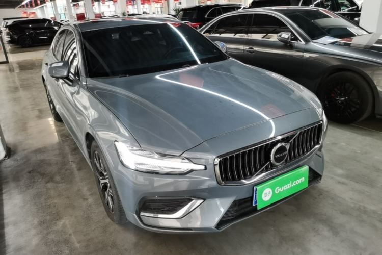 Used Volvo S60 2024 B4 Zhiyi Luxury Edition Front Right 45 Deg