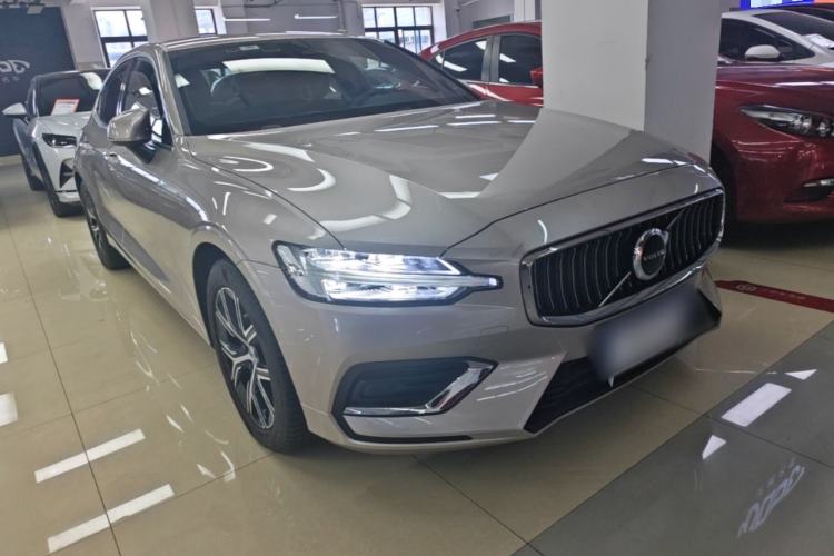Used Volvo S60 2024 B4 Zhiyi Luxury Edition Front Right 45 Deg