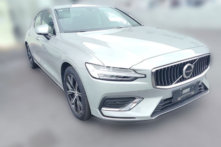 Used Volvo S60 2024 B4 Zhiyi Luxury Edition Front Right 45 Deg