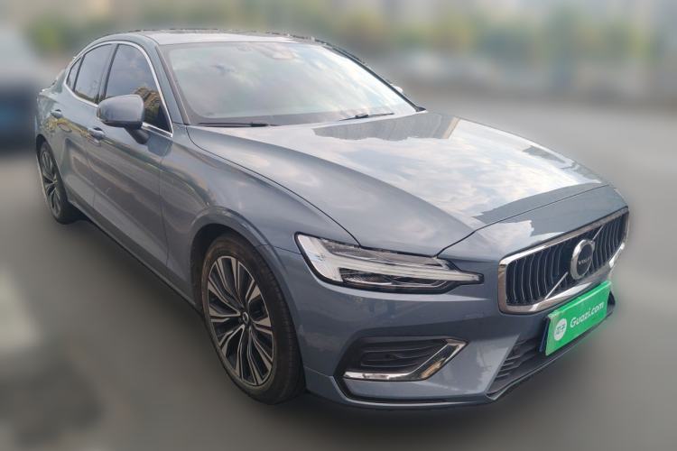 Used Volvo S60 2024 B4 Zhiyuan Luxury Edition Front Right 45 Deg