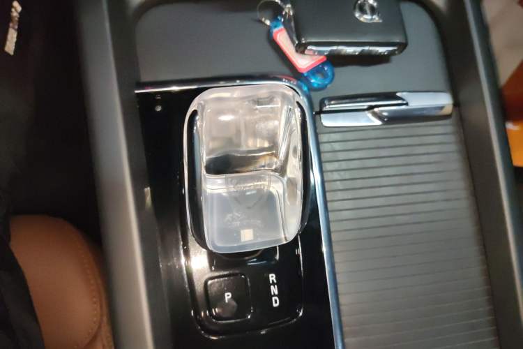 Used Volvo S60 2024 B4 Zhiyi Luxury Edition Gear Lever