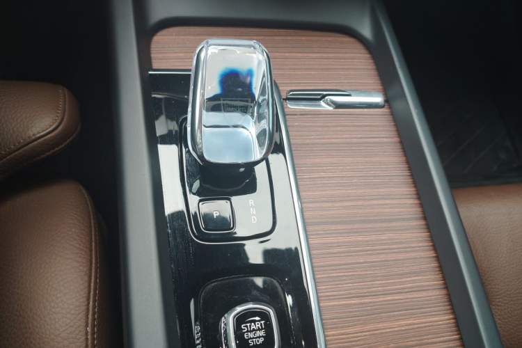 Used Volvo S60 2024 B4 Zhiyuan Luxury Edition Gear Lever