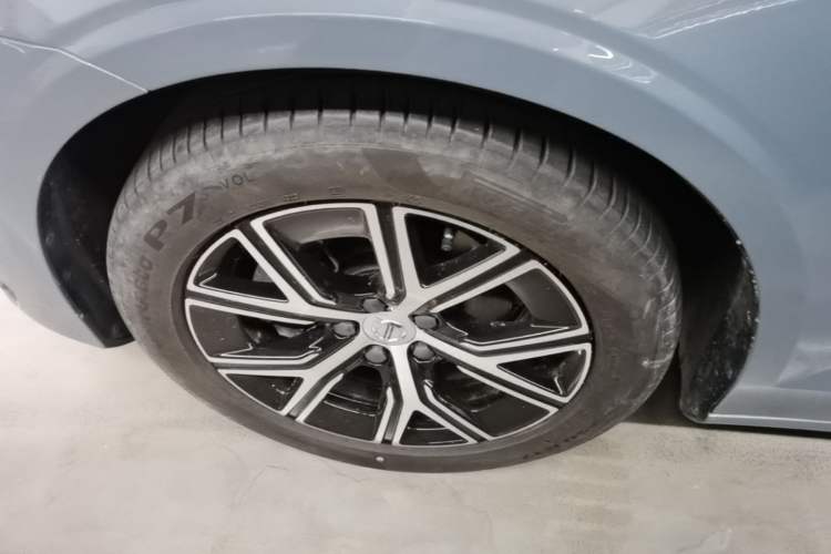 Used Volvo S60 2024 B4 Zhiyi Luxury Edition Left Front Wheel Hub