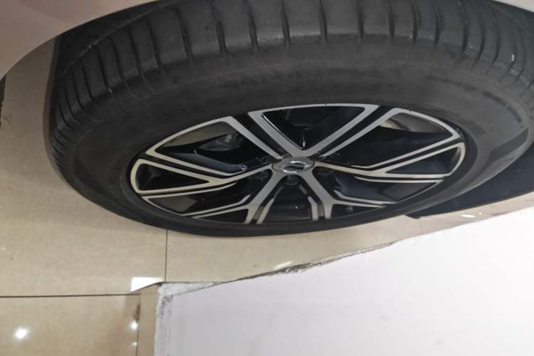 Used Volvo S60 2024 B4 Zhiyi Luxury Edition Left Front Wheel Hub