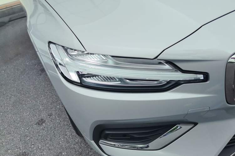 Used Volvo S60 2024 B4 Zhiyi Luxury Edition Right Front Headlight