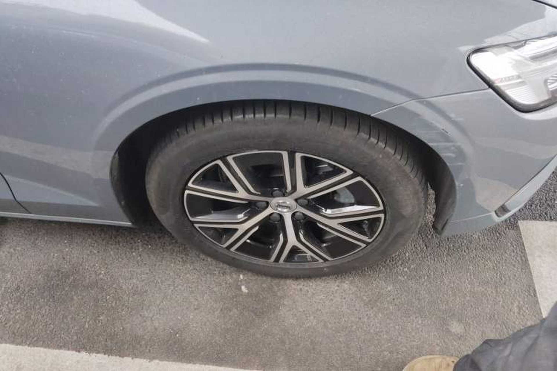 Used Volvo S60 2024 B4 Zhiyi Luxury Edition Right Front Wheel Hub
