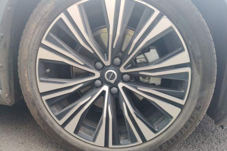 Used Volvo S60 2024 B4 Zhiyuan Luxury Edition Right Front Wheel Hub