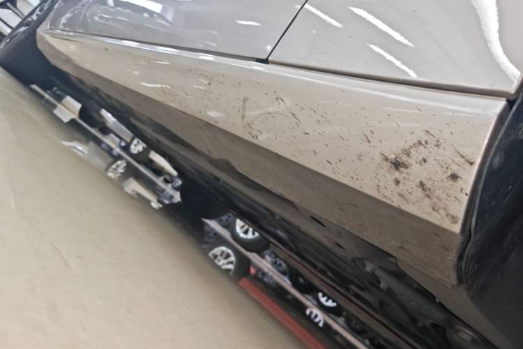 Used Volvo S60 2024 B4 Zhiyi Luxury Edition Right Side Sill
