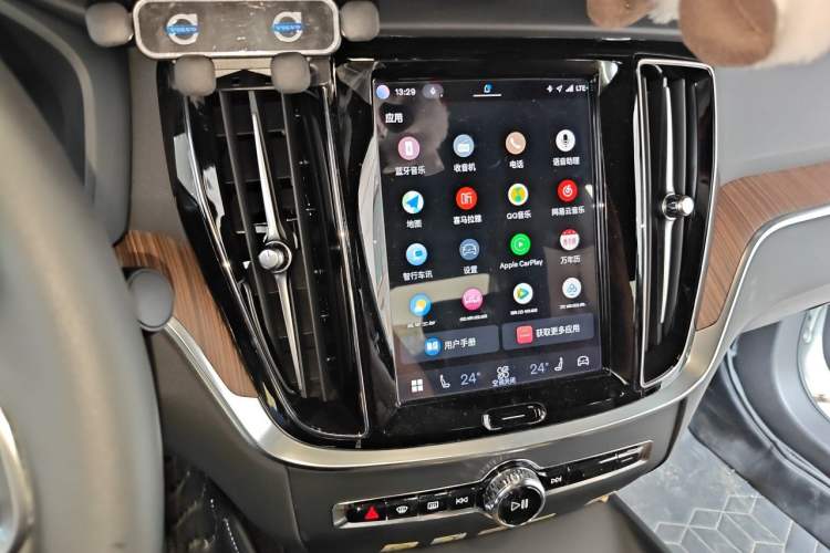 Used Volvo S60 2024 B4 Zhiyuan Luxury Edition Audio And AC Panel