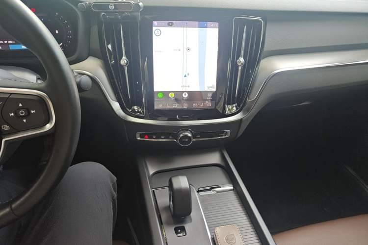 Used Volvo S60 2024 B4 Zhiyi Luxury Edition Audio And AC Panel