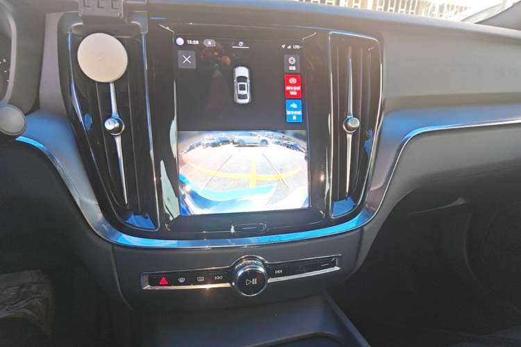 Used Volvo S60 2024 B4 Zhiyi Luxury Edition Audio And AC Panel