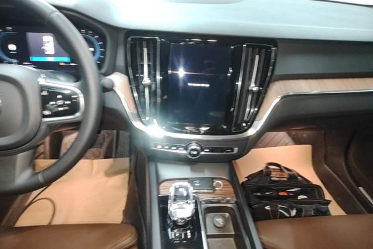 Used Volvo S60 2024 B4 Zhiyuan Luxury Edition Audio And AC Panel