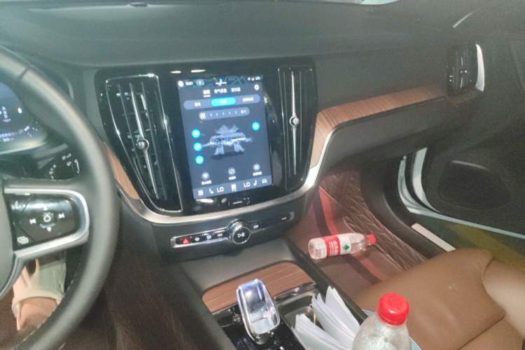 Used Volvo S60 2024 B4 Zhiyuan Luxury Edition Audio And AC Panel