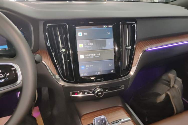 Used Volvo S60 2024 B4 Zhiyuan Luxury Edition Audio And AC Panel