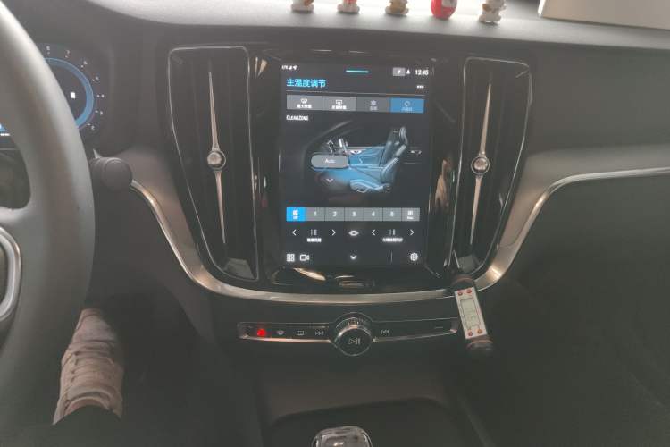 Used Volvo S60 2024 B4 Zhiyi Luxury Edition Audio And AC Panel