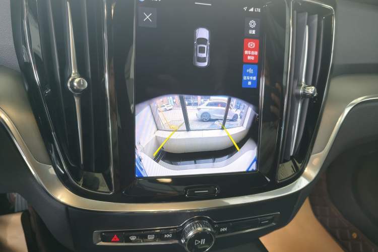 Used Volvo S60 2024 B4 Zhiyi Luxury Edition Audio And AC Panel