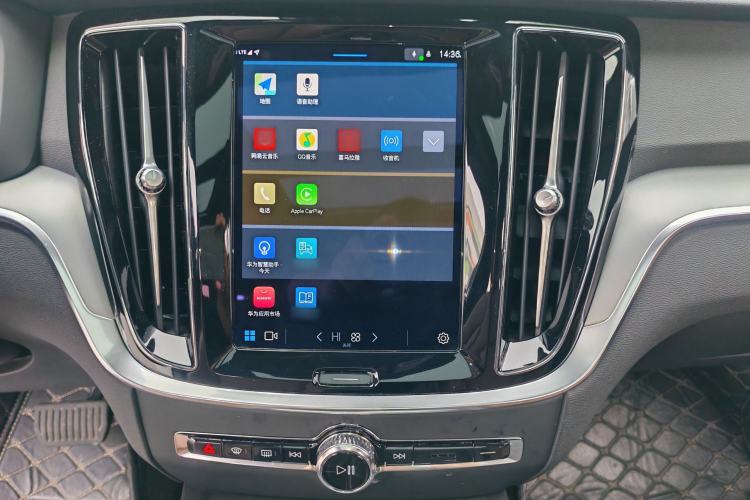 Used Volvo S60 2024 B4 Zhiyi Luxury Edition Audio And AC Panel