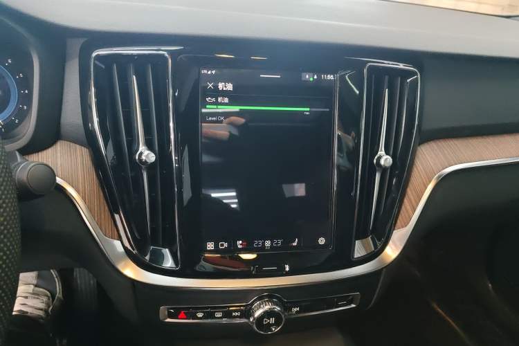 Used Volvo S60 2024 B4 Zhiyuan Luxury Edition Audio And AC Panel