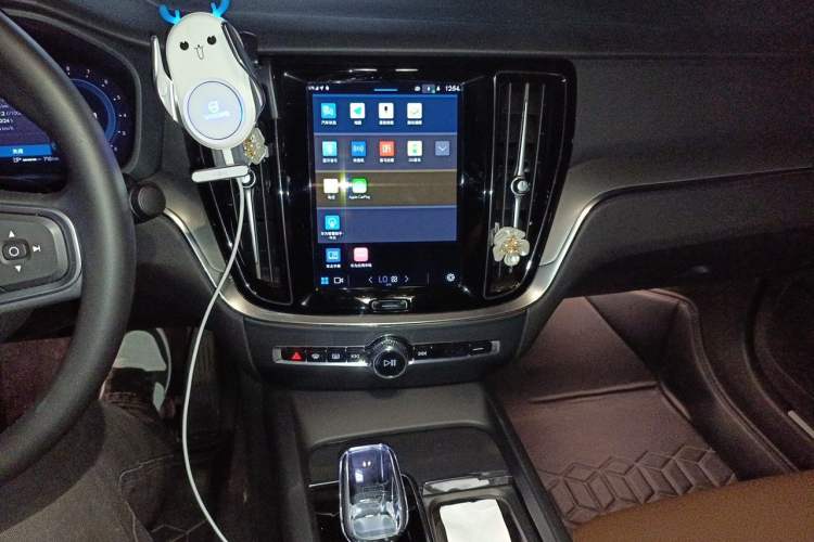Used Volvo S60 2024 B4 Zhiyi Luxury Edition Audio And AC Panel