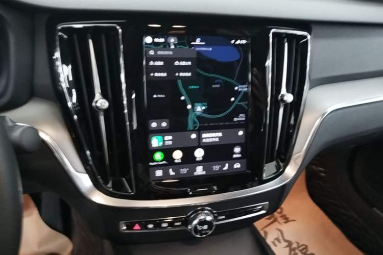 Used Volvo S60 2024 B4 Zhiyi Luxury Edition Audio And AC Panel