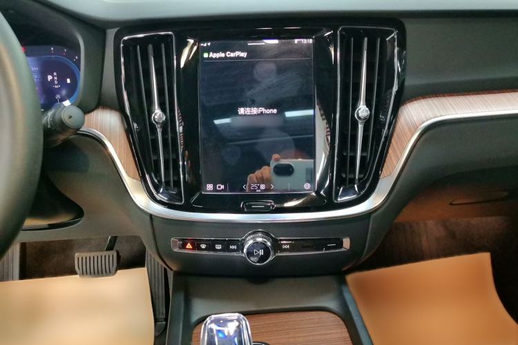 Used Volvo S60 2024 B4 Zhiyi Luxury Edition Audio And AC Panel