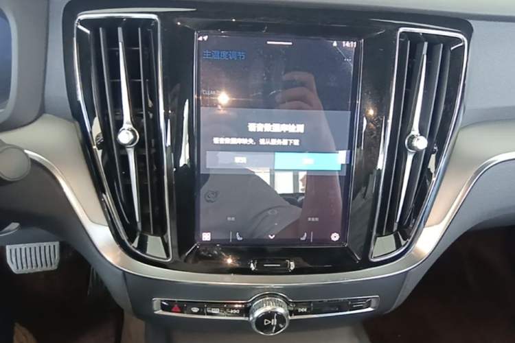Used Volvo S60 2024 B4 Zhiyi Luxury Edition Audio And AC Panel