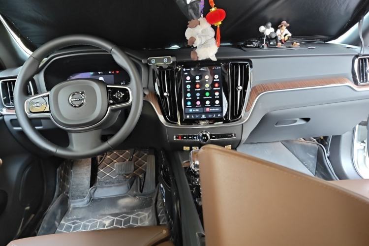 Used Volvo S60 2024 B4 Zhiyuan Luxury Edition Center Console