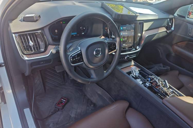 Used Volvo S60 2024 B4 Zhiyuan Luxury Edition Center Console