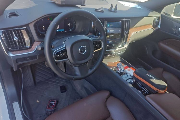 Used Volvo S60 2024 B4 Zhiyuan Luxury Edition Center Console