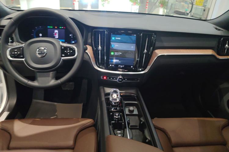 Used Volvo S60 2024 B4 Zhiyuan Luxury Edition Center Console